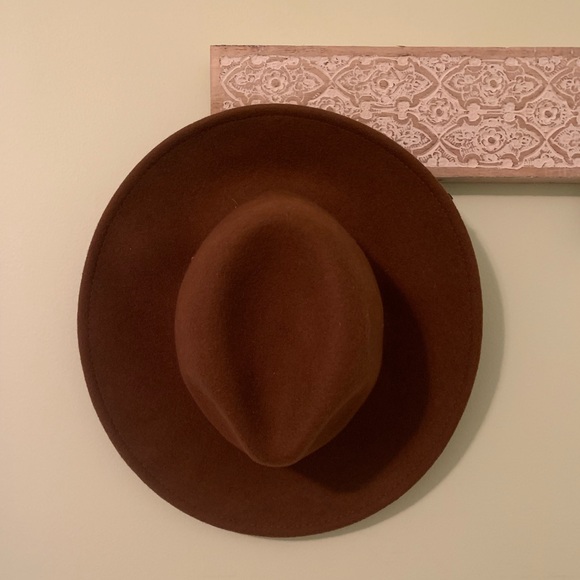 BCBGMaxAzria Accessories - bcbg felt hat